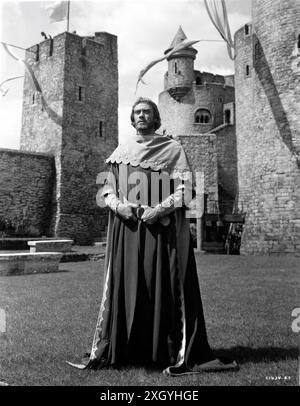 MEL FERRER portrait as King Arthur in KNIGHTS OF THE ROUND TABLE 1953 director RICHARD THORPE based on Le Morte D'Arthur by Sir Thomas Malory music Miklos Rozsa costumes Roger K. Furse Metro Goldwyn Mayer (MGM) Stock Photo