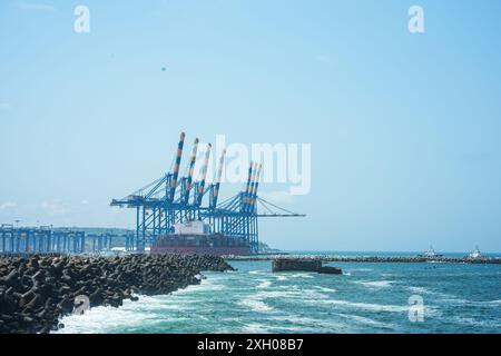 San Fernando the first mothership anchored at Vizhinjam port Stock Photo