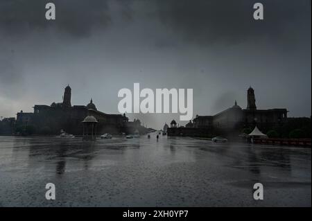 NEW DELHI, INDIA - JULY 9: Dark clouds hover over the Vijay Chowk during a heavy rainfall, on July 9, 2024 in New Delhi, India. Heavy rains caused major waterlogging in many areas, leaving residents and commuters stranded, and causing a huge traffic gridlock. Waterlogging in many areas has led to divert bus routes. (Photo by Raj K Raj/Hindustan Times/Sipa USA ) Stock Photo