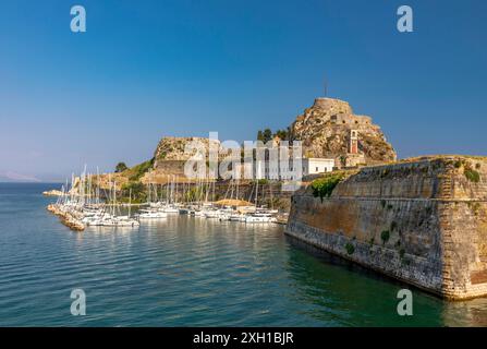 Mandraki harbour in front of the Old Fortress, Kerkyra, Corfu Stock Photo