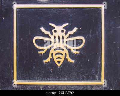 Manchester Bee on a flower display in the city centre Stock Photo