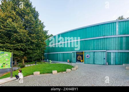 Mettmann: Neanderthal Museum, valley Neandertal in Düsseldorf und Neanderland, Nordrhein-Westfalen, North Rhine-Westphalia, Germany Stock Photo