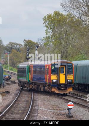 class-153-diesel-railcars-153308-153371-at-rothley-great-central