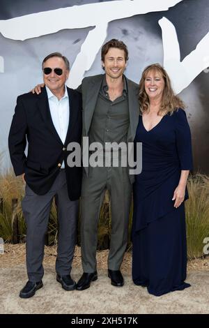 Cyndy Powell, Glen Powell, Glen Powell Sr at arrivals for TOP GUN