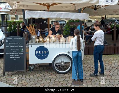 Ice cream kiosk at the Grandhotel Pupp in the spa quarter, Karlovy Vary, Bohemia, Czech Republic Stock Photo