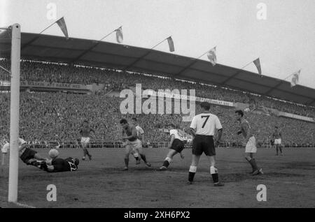 Soccer World Cup 1958 in Sweden. Match for 3rd place: Germany - France 3:6/28.06.1958. Penalty area scene. [automated translation] Stock Photo