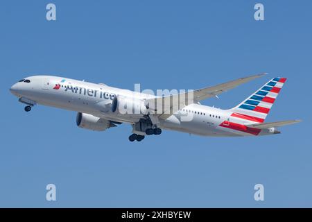 N817AN American Airlines Boeing 787-8 Dreamliner Departing Los Angeles International (LAX / KLAX) Stock Photo