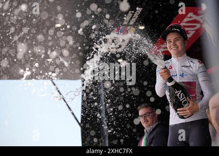 Blockhaus, Italia. 13th July, 2024. Neve Bradbury (Canyon//SRAM Racing) White jersey on the podium the 7th stage of the Giro d'Italia Women, from Lanciano to Blockhaus Italy Saturday, July 13, 2024. Sport - cycling . (Photo by Marco Alpozzi/Lapresse) Credit: LaPresse/Alamy Live News Stock Photo