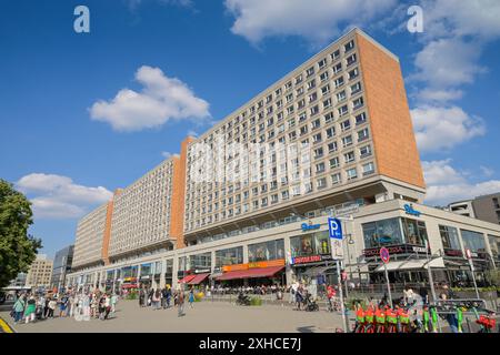 Plattenbau, Wohngebäude, Rathauspassagen, Alexanderplatz, Mitte, Berlin, Deutschland *** Prefabricated building, residential building, Rathauspassagen, Alexanderplatz, Mitte, Berlin, Germany Stock Photo