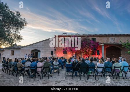 Joan Tomàs Martínez, Joan Navarro and Raquel Santanera, Pairing of poems and wines at the Can Majoral winery, Fundació Mallorca Literària, Algaida, Mallorca, Balearic Islands, Spain. Stock Photo