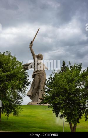 Russia, Volgograd - June 01, 2024: Sculpture Motherland is calling. Monument-ensemble to the Heroes of the Battle of Stalingrad on a cloudy morning Stock Photo