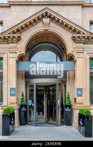 Front entrance to the Hilton Hotel at Hyde Park in London, UK Stock Photo