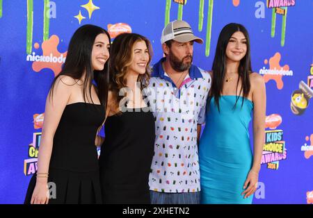 SANTA MONICA, CALIFORNIA - JULY 13: (L-R) Sadie Sandler, Jackie Sandler, Adam Sandler and Sunny Sandler attend Nickelodeon Kids' Choice Awards 2024 at Stock Photo