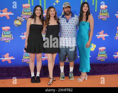 Los Angeles, USA. 13th July, 2024. (L-R) Sadie Sandler, Jackie Sandler, Adam Sandler and Sunny Sandler at the Nickelodeon Kids' Choice Awards 2024 held at the The Barker Hangar in Santa Monica, CA on Saturday, ?July 13, 2024. (Photo By Sthanlee B. Mirador/Sipa USA) Credit: Sipa USA/Alamy Live News Stock Photo