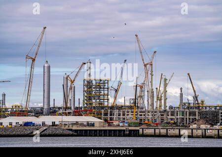 Neubau, Baustelle, einer Bio-Raffinerie des finnischen Ölkonzern Neste, hier sollen u.a. nachhaltige Bio Flugkraftstoffe hergestellt werden, Baustelle im Hafen Maasvlakte 2, in Rotterdam, Niederlande Raffinerie Neubau *** New construction, construction site, of a bio refinery of the Finnish oil company Neste, here, among other things, sustainable bio aviation fuels are to be produced, construction site in the port of Maasvlakte 2, in Rotterdam, Netherlands Refinery new construction Stock Photo