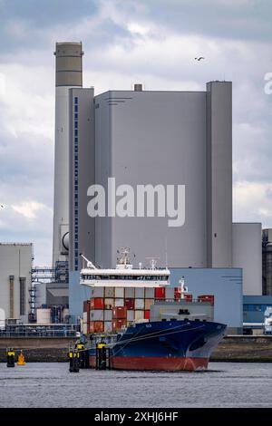 Kohlekraftwerk Uniper Benelux, im Seehafen von Rotterdam, Maasvlakte 2, Containerfrachter, Feedership, Niederlande, UNIPER Kohlekraftwerk *** Coal-fired power plant Uniper Benelux, in the seaport of Rotterdam, Maasvlakte 2, container freighter, Feedership, Netherlands, UNIPER coal-fired power plant Stock Photo