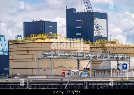 Neubau, Baustelle, einer Bio-Raffinerie des finnischen Ölkonzern Neste, hier sollen u.a. nachhaltige Bio Flugkraftstoffe hergestellt werden, Baustelle im Hafen Maasvlakte 2, in Rotterdam, Niederlande Raffinerie Neubau *** New construction, construction site, of a bio refinery of the Finnish oil company Neste, here, among other things, sustainable bio aviation fuels are to be produced, construction site in the port of Maasvlakte 2, in Rotterdam, Netherlands Refinery new construction Stock Photo