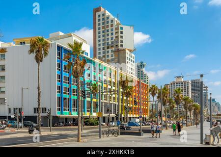 Facade in Tel Aviv Stock Photo - Alamy