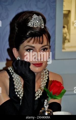 audrey-hepburn-s-wax-statue-at-madame-tussauds-in-times-square-nyc