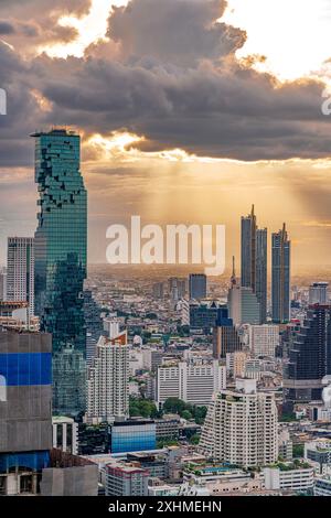 Iconic Mahanakhon skyscraper at sunset, Bangkok Stock Photo