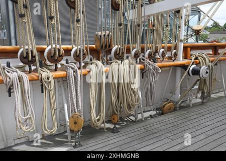 Top deck of the Cutty Sark, the famous sailing ship at Geenwich, London, UK. Shows ropes, rigging, masts and life boats. Stock Photo