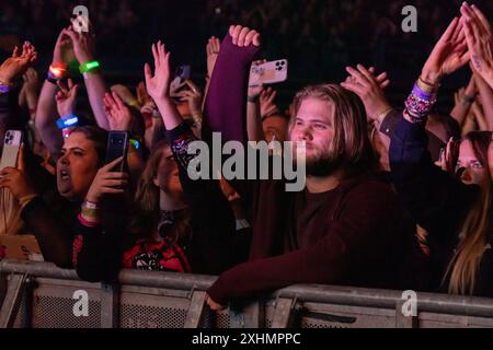 Birmingham, UK. 09th June, 2024. Fans of 'Thirty Seconds to Mars' cheer during a concert As part of the world tour in Birmingham. As part of the world tour' Thirty Seconds to Mars' an American rock band from Los Angeles, California played the Utilita Arena Birmingham UK on 9th June 2024. The band consists of brothers Jared Leto and Shannon Leto. Credit: SOPA Images Limited/Alamy Live News Stock Photo