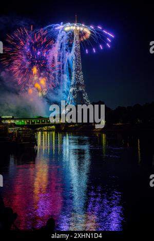 Paris, France. 15th July, 2024. Gerard Cambon/Le Pictorium - Fireworks from July 14 at the Eiffel Tower. - 15/07/2024 - France/Ile-de-France (region)/Paris - Fireworks from July 14 at the Eiffel Tower. Credit: LE PICTORIUM/Ģ����ý Live News Stock Photo