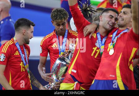 Berlin, Deutschland. 14th July, 2024. firo: 14.07.2024 Football, Soccer: UEFA EURO 2024, EM, European Championship 2024, Final Final M51, Match 51, Spain - England 2:1 (M) Lamine Yamal of Spain celebrate with the EM Trophy jubilation with EM Trophae Pokal Credit: dpa/Alamy Live News Stock Photo