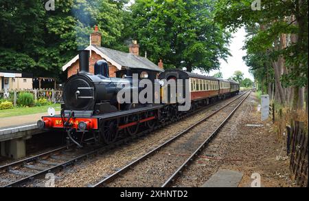 North Norfolk railway Steam Train GER-Y14-0-6-0 564 pulling into Holt Station Stock Photo