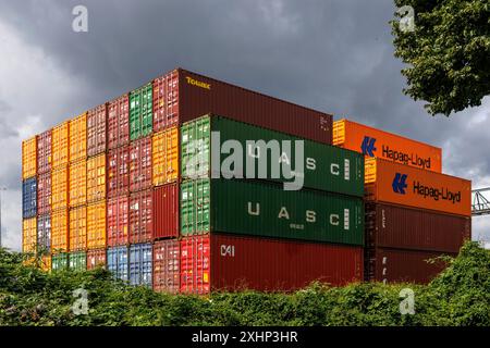 the container terminal Molenkopf of the Rhine port in the town district Niehl, Cologne, Germany. der Container-Terminal Molenkopf im Niehler Hafen, Ko Stock Photo