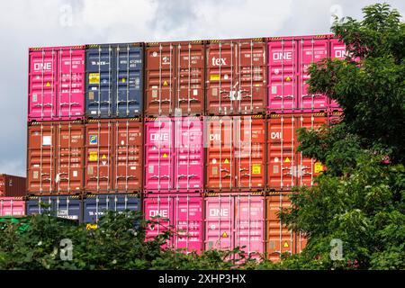 the container terminal Molenkopf of the Rhine port in the town district Niehl, Cologne, Germany. der Container-Terminal Molenkopf im Niehler Hafen, Ko Stock Photo