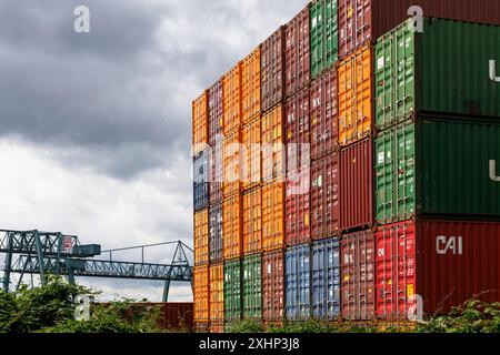 the container terminal Molenkopf of the Rhine port in the town district Niehl, Cologne, Germany. der Container-Terminal Molenkopf im Niehler Hafen, Ko Stock Photo