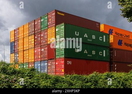 the container terminal Molenkopf of the Rhine port in the town district Niehl, Cologne, Germany. der Container-Terminal Molenkopf im Niehler Hafen, Ko Stock Photo