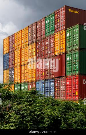 the container terminal Molenkopf of the Rhine port in the town district Niehl, Cologne, Germany. der Container-Terminal Molenkopf im Niehler Hafen, Ko Stock Photo