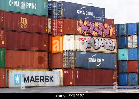 the container terminal Molenkopf of the Rhine port in the town district Niehl, Cologne, Germany. der Container-Terminal Molenkopf im Niehler Hafen, Ko Stock Photo