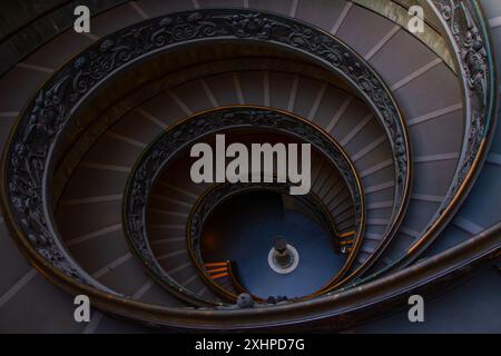 The modern 'Bramante' spiral helical staircase designed by Giuseppe Momo in 1932. Vatican Museums, Vatican City, Rome, Italy. Stock Photo