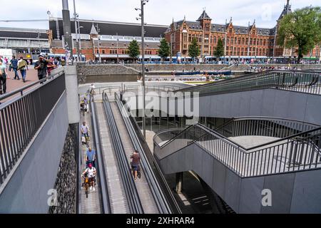 New bicycle parking garage at Amsterdam Central station, Stationsplein, space for around 7000 bicycles, largest in Amsterdam, digitally monitored, und Stock Photo