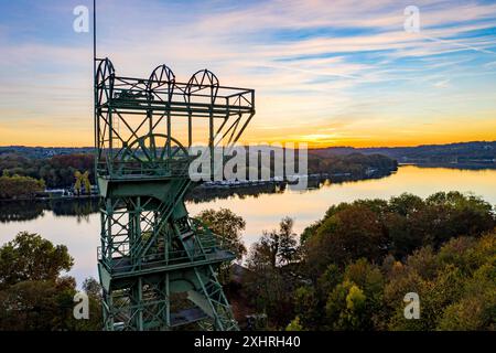 Sunset at Lake Baldeney in Essen, reservoir of the Ruhr, headframe of the former Carl Funke colliery, Essen, North Rhine-Westphalia, Germany Stock Photo