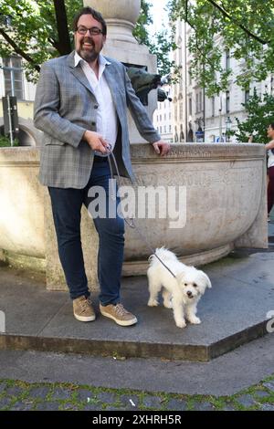 Andre Hartmann Kabarettist Saenger Musiker Entertainer Muenchen 15.07. ...
