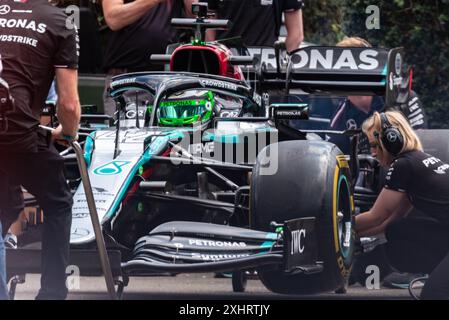 Female technician on the Mercedes team at Goodwood Festival of Speed 2024. 2021 Mercedes-AMG F1 W12 E Performance Formula 1 car in assembly area Stock Photo