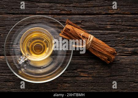 Uncaria tomentosa - Medicinal cat's claw tea Stock Photo