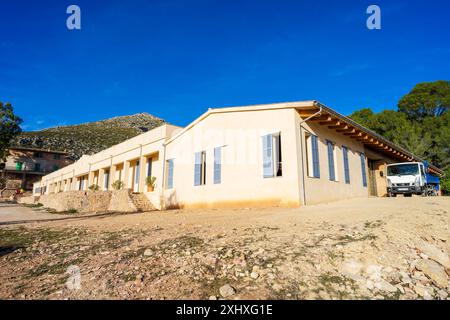 Galatzo refuge, dry stone path, GR221, Calvia, Natural area of the Serra de Tramuntana., Majorca, Balearic Islands, Spain Stock Photo