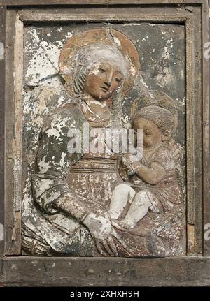 Madonna with the child Rossellino, Antonio 1427 - 1479 Relief Madonna med Barnet Stock Photo