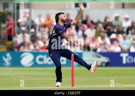 Shane Snater in bowling action for Essex during Essex vs Surrey, Vitality Blast T20 Cricket at The Cloud County Ground on 14th July 2024 Stock Photo