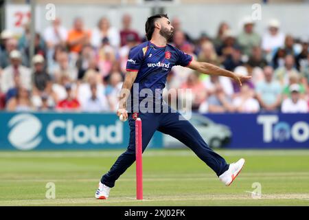 Shane Snater in bowling action for Essex during Essex vs Surrey, Vitality Blast T20 Cricket at The Cloud County Ground on 14th July 2024 Stock Photo