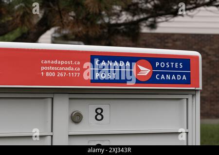 Canada Post mailman Stock Photo - Alamy
