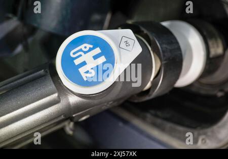 Refuelling a fuel cell vehicle with H2 at a hydrogen filling station, Berlin, 18.08.2020 Stock Photo