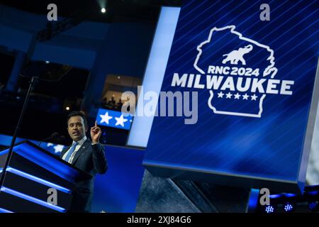 Milwaukee, Vereinigte Staaten. 16th July, 2024. Vivek Ramaswamy, businessman speaks at the Republican National Convention in Milwaukee, Wisconsin at the Fiserv Forum on Tuesday, July 16, 2024. Credit: Annabelle Gordon/CNP/dpa/Alamy Live News Stock Photo