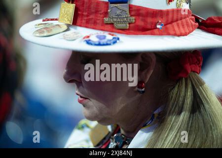 Milwaukee, Vereinigte Staaten. 16th July, 2024. An attendee closes her eyes in prayer at the Republican National Convention in Milwaukee, Wisconsin at the Fiserv Forum on Tuesday, July 16, 2024. Credit: Annabelle Gordon/CNP/dpa/Alamy Live News Stock Photo