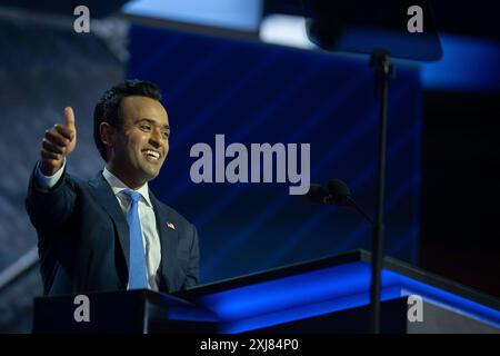 Milwaukee, Vereinigte Staaten. 16th July, 2024. Vivek Ramaswamy, businessman speaks at the Republican National Convention in Milwaukee, Wisconsin at the Fiserv Forum on Tuesday, July 16, 2024. Credit: Annabelle Gordon/CNP/dpa/Alamy Live News Stock Photo